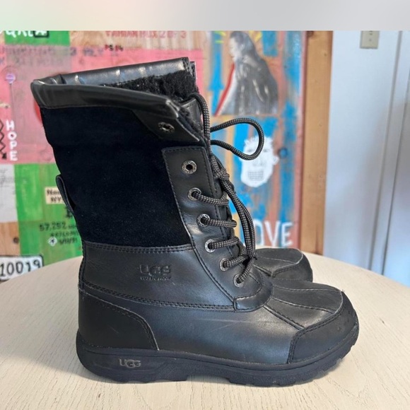 UGG Kids Black Boots size 4 OR women's size 5.5 - Picture 2 of 8